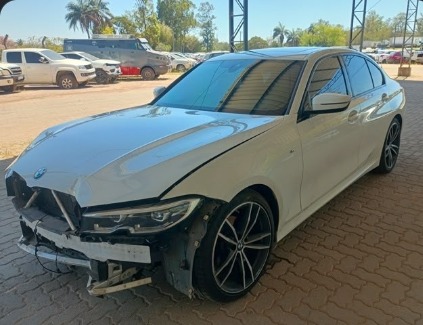 BMW 320i Sport GP 2020 no pátio do Desmonte Via Expressa
