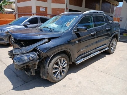 Fiat Toro Volcano 2.0 Diesel 4x4 2019 no pátio do Desmonte Via Expressa